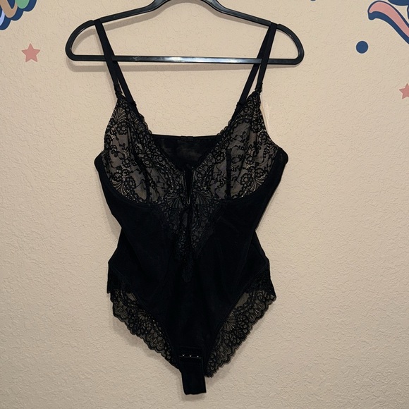 Popilush Lace Deep-V Neck Bodysuits - Picture 2 of 16